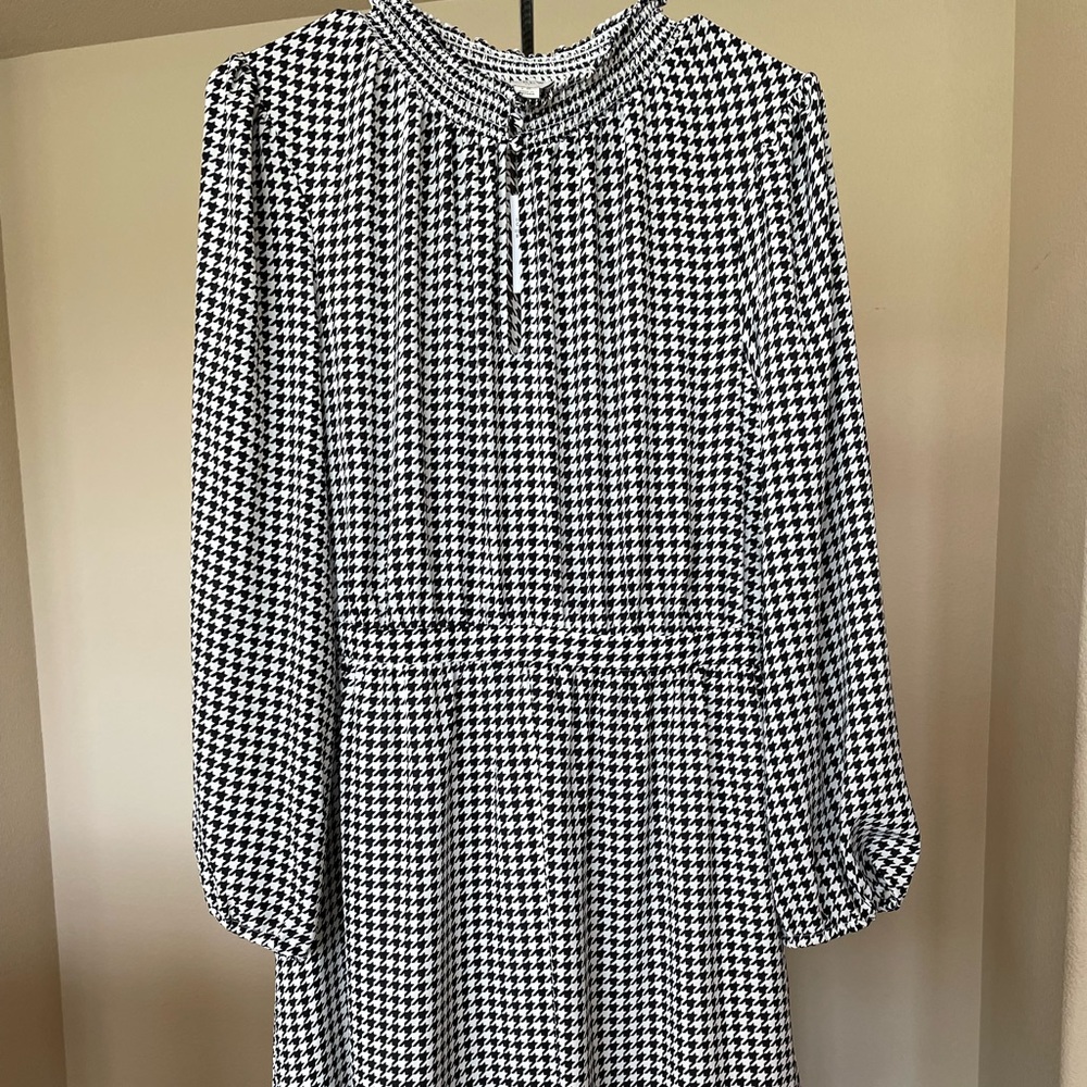 Brand new with tags J Crew dress. Size 12. Flows very well.